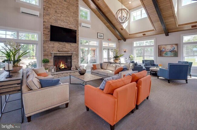 Building Photo - 33842 Darlington St