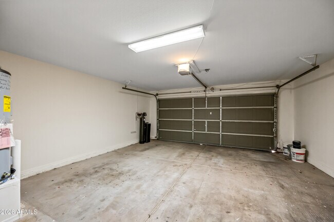 Building Photo - 858 E Monterey St