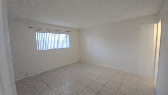 Building Photo - 8040 N Colony Cir