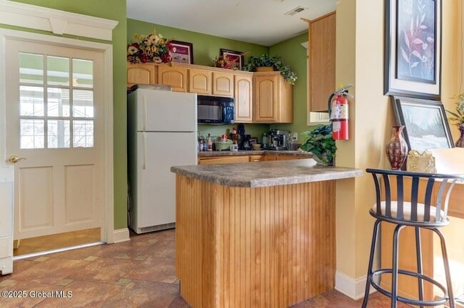 Building Photo - 55 Renaissance Ln