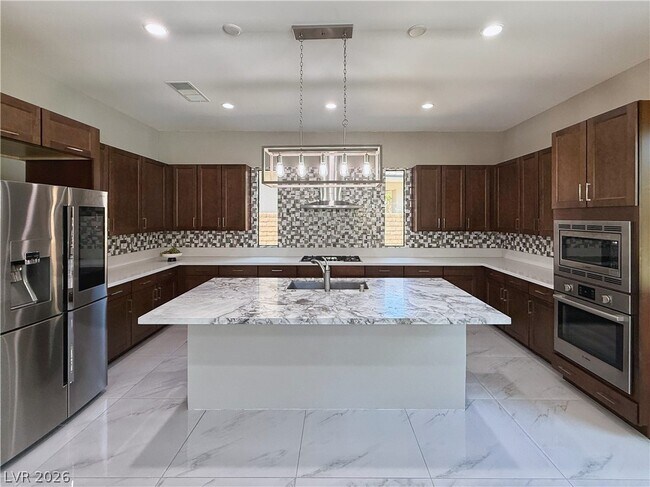 Building Photo - 2 Sugarberry Ln