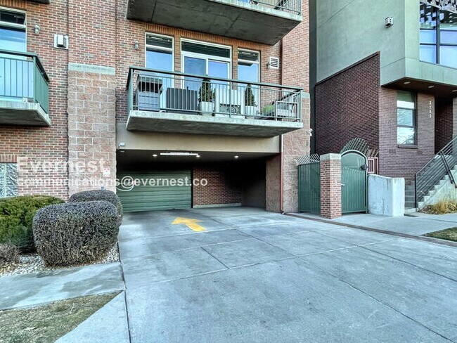 Building Photo - 3201 Shoshone St