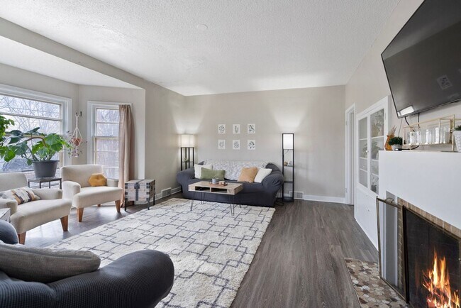 Building Photo - 603 W 18th St