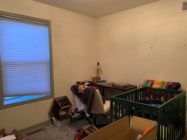 Building Photo - 401 Spring St