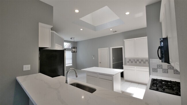 Building Photo - 10402 Indian Paintbrush Ln