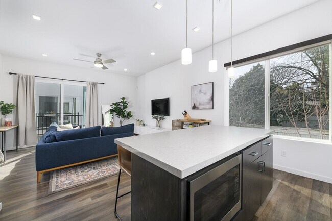 Building Photo - Fully Furnished & Move-In Ready in Midtown | Stylish & Modern Home for Rent
