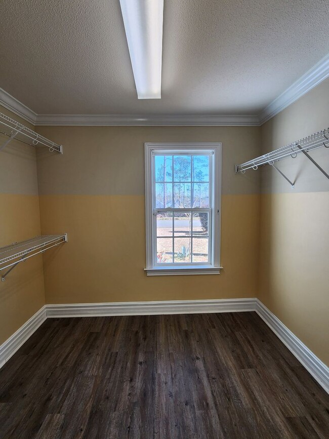 Building Photo - Spacious 4-Bedroom Home with Modern Upgrades in Valdosta