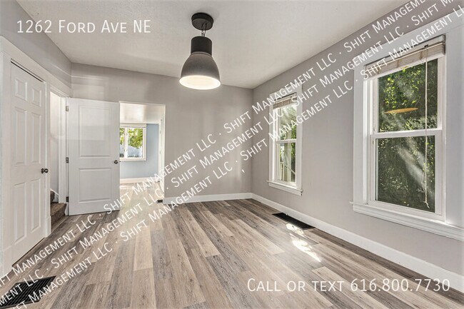 Building Photo - 1262 Ford Ave NE