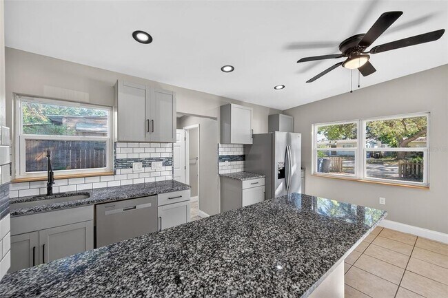 Building Photo - 2245 17th Ave S