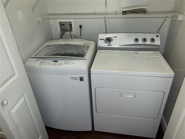 Building Photo - 550 Cranes Way