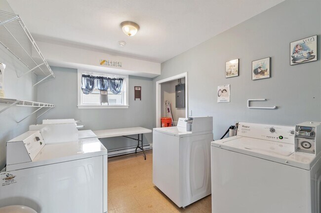 Building Photo - 6 Ashworth Ave