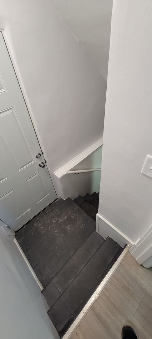 Building Photo - AVAILABLE JUNE 1ST - 2 Bed/ 1 Bath w/ Great Yard!