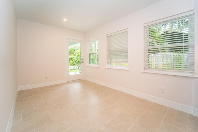 Building Photo - 22 1/2 Fancher Ct