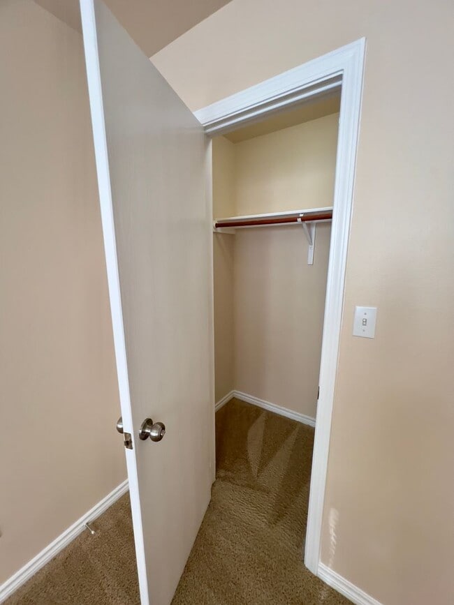 Building Photo - Beautiful Town Home in the Heart of San Antonio