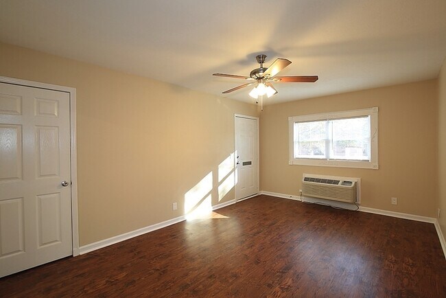 Building Photo - 1219 Lakeview Dr NW