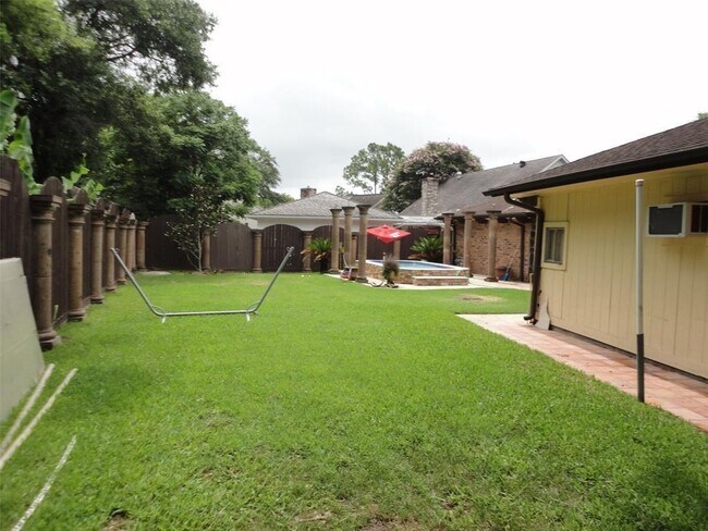 Building Photo - 4323 Colombia Dr