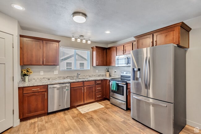 Building Photo - 14409 S Oakfield Way