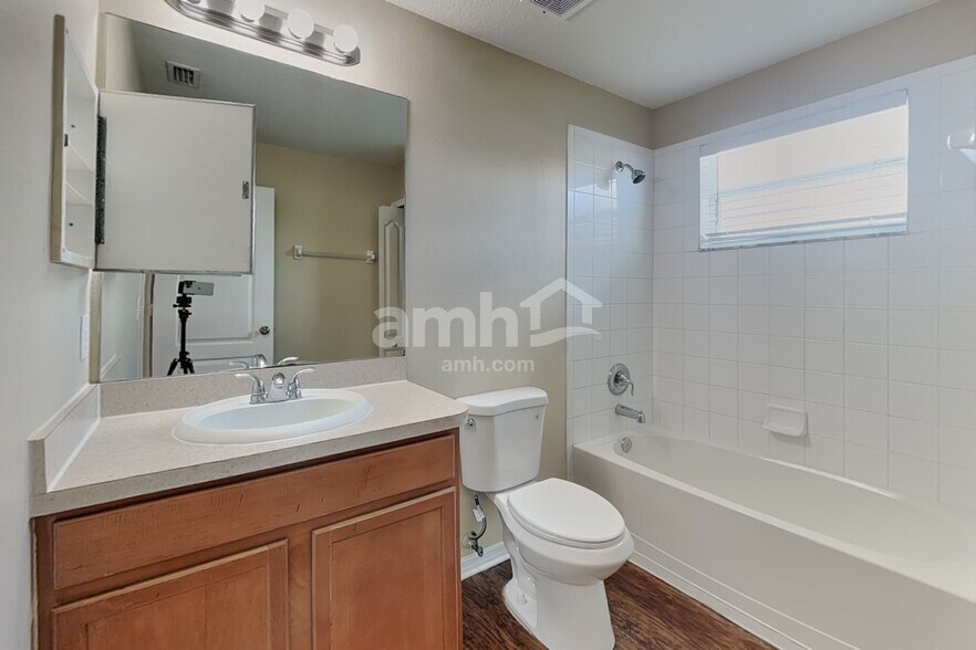 Building Photo - 15403 Quail Woods Pl