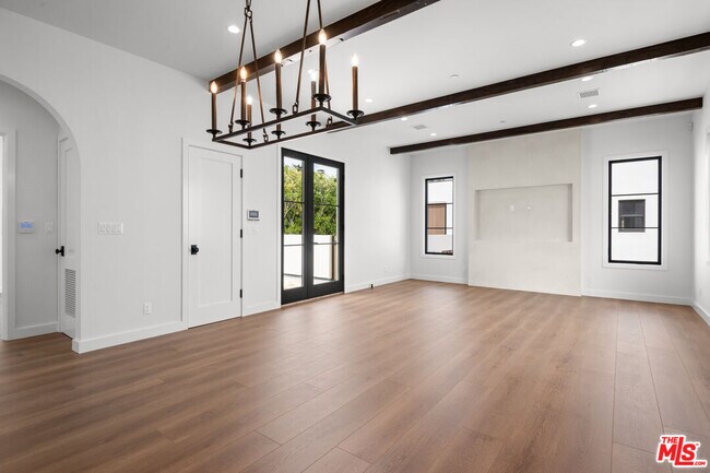 Building Photo - 930 Lincoln Blvd