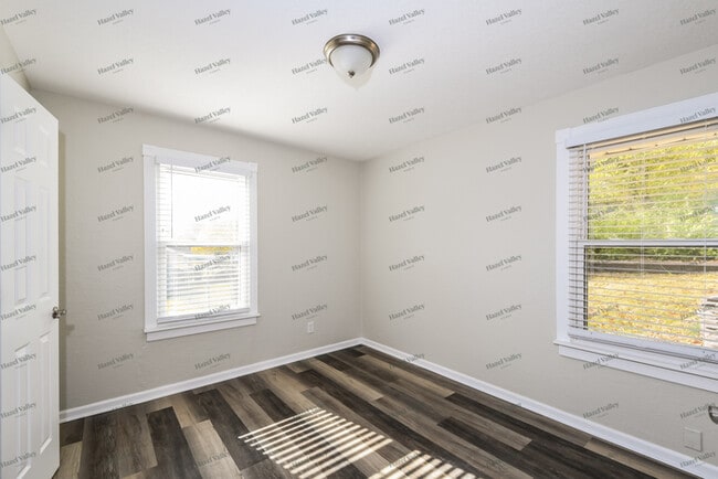 Building Photo - 1905 Mitchell Terrace