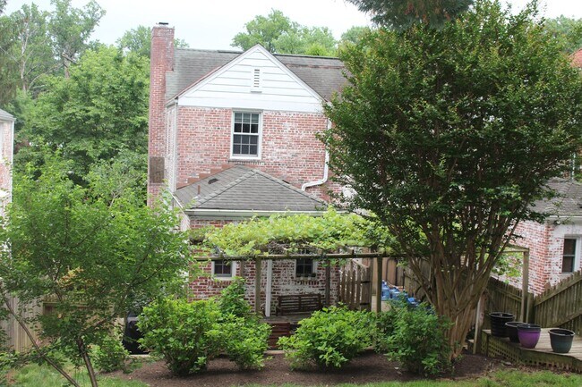 Building Photo - "Coming Soon" NW DC locale...3 level - 2/2.5 w/ off street parking  - 15 months only -