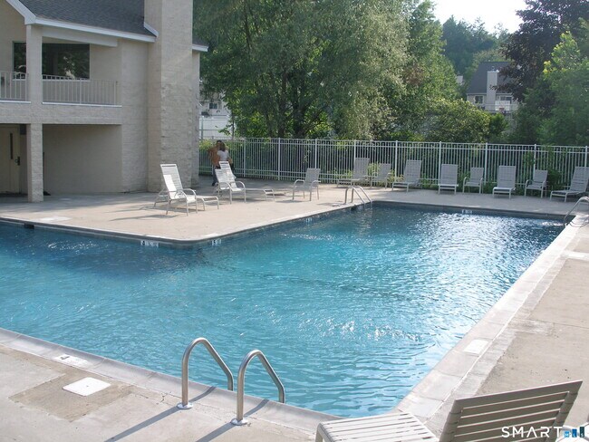 Building Photo - 307 Willow Springs