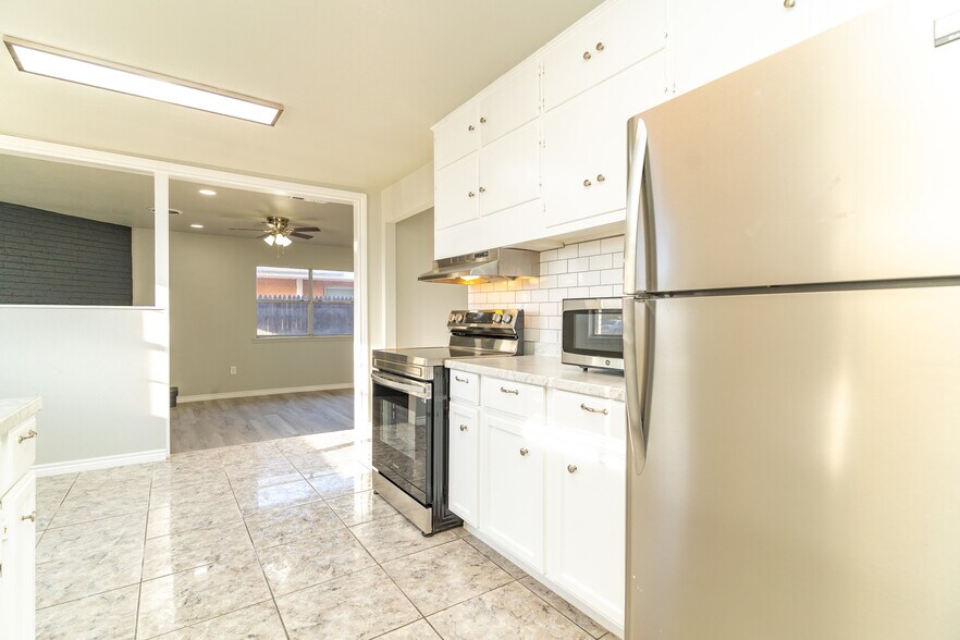 Building Photo - 1416 Tulip Ln