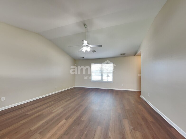 Building Photo - 117 Roseberry Cir