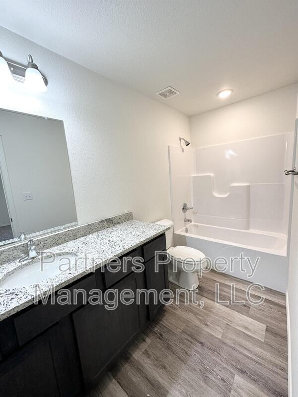 Building Photo - 940 S Amarillo Ave