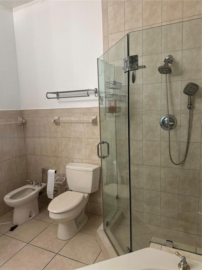 Building Photo - Southwest 3rd Street, Miami, FL 33184 - 4 BR 3 BA single-family home