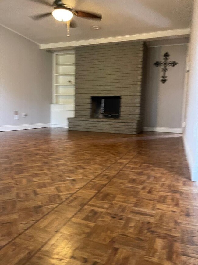 Building Photo - 7204 N Norman Rd