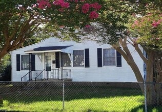 Building Photo - 3313 Downes St