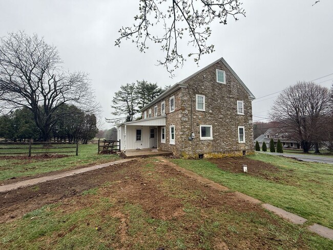 Building Photo - Amazing Brand New Renovated Farmhouse. Don't Miss.