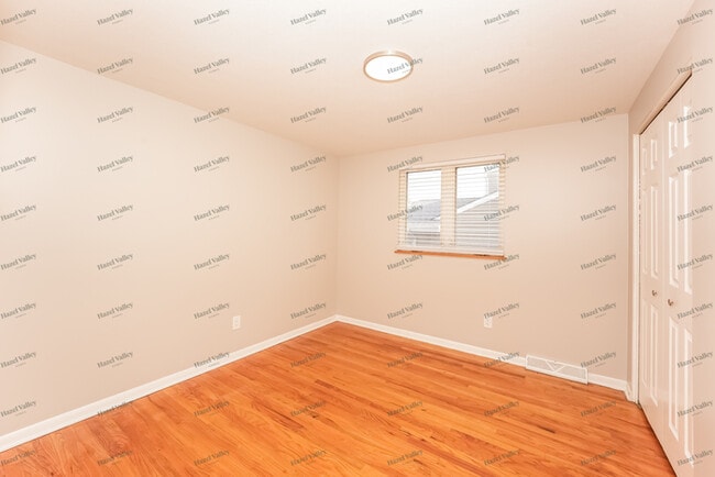 Building Photo - 6039 Sherwood Dr