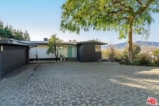 Building Photo - 1313 Corona Dr