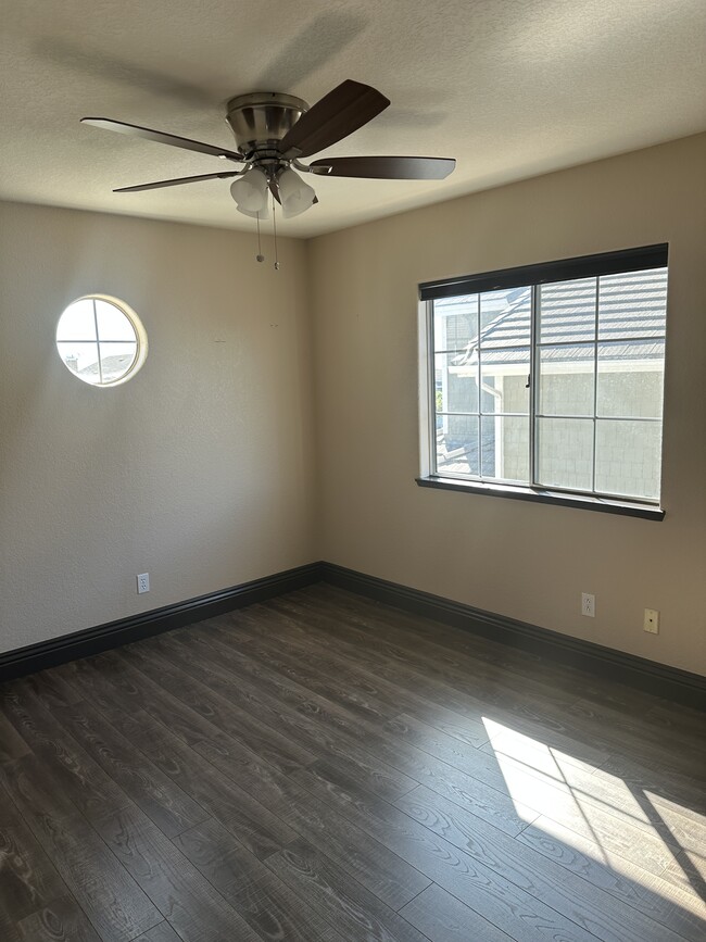 Building Photo - 6305 Golden Gate Dr