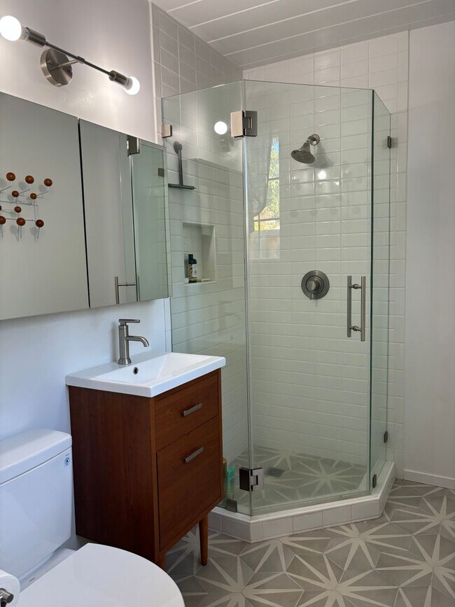 Building Photo - Popular Eichler model 4 Bed / 2 Bath / 1,742 Sqft Walnut Creek single-family house in the Rancho ...