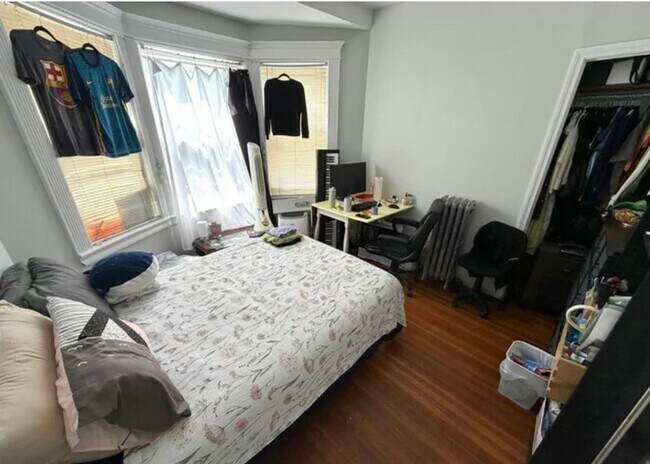 Building Photo - Amazing Value! Brighton 3-bed/1-bath; Great Location on the B and D Lines