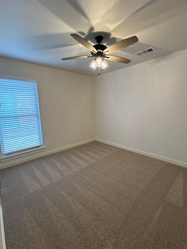 Building Photo - This Wont Last Long!!!