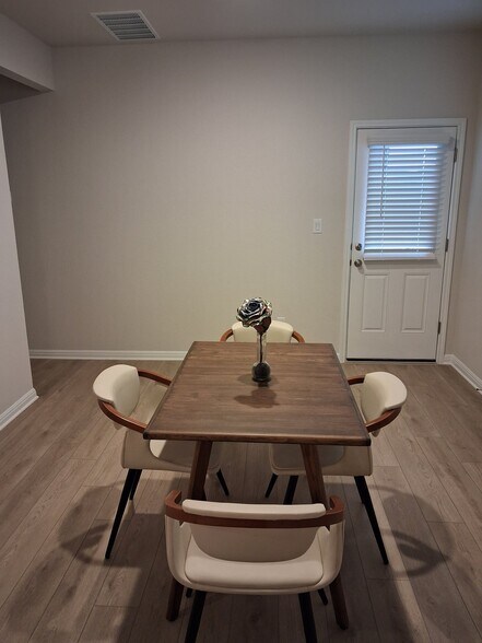 Building Photo - 141 Knockout Rose Dr