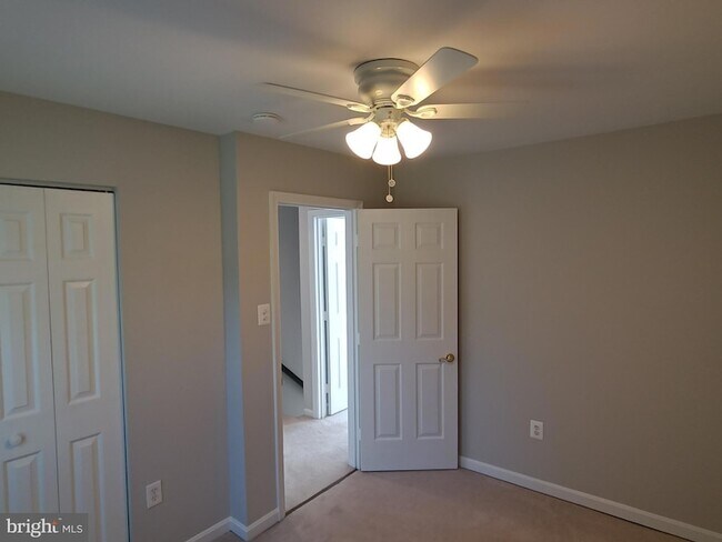 Building Photo - 345 Silver Ridge Dr