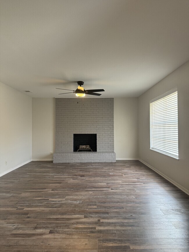 Building Photo - 714 McClenny Dr