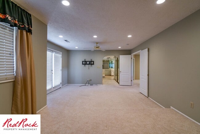 Building Photo - Spacious 5 Bedroom Home in A Quiet Communi...