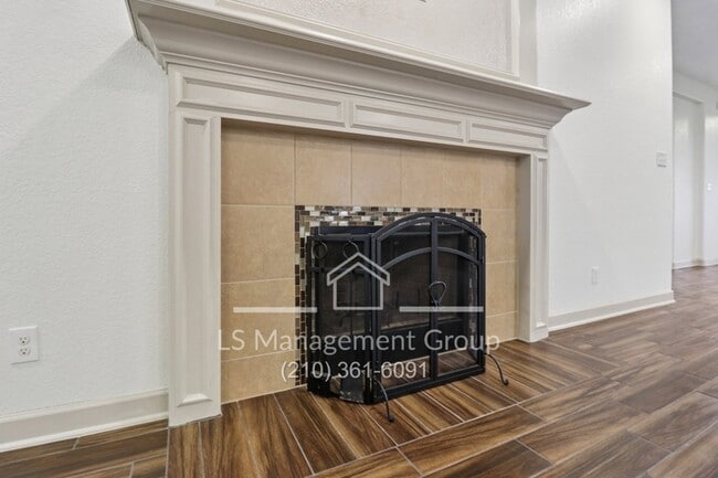 Building Photo - 1041 Water Oak