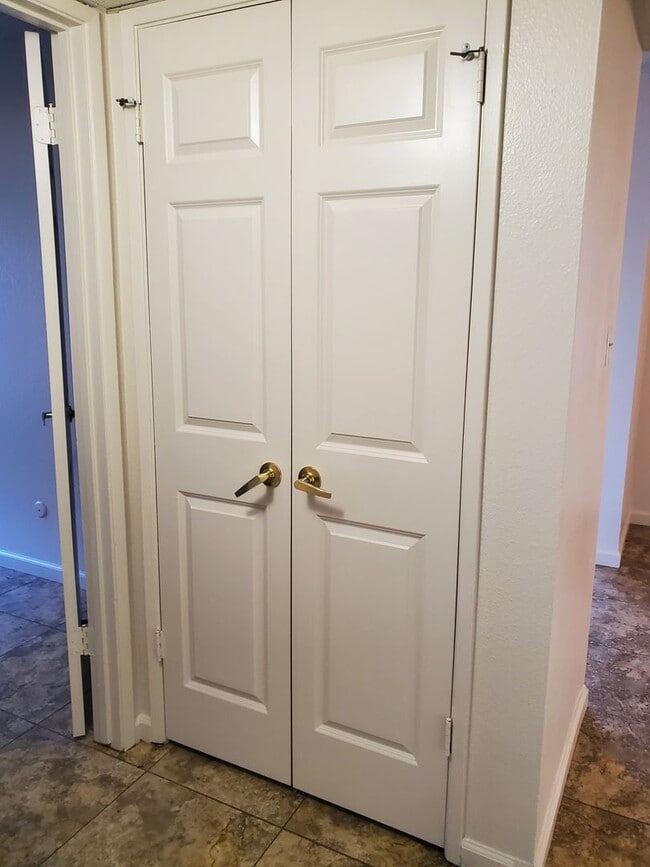 Building Photo - FLO1313