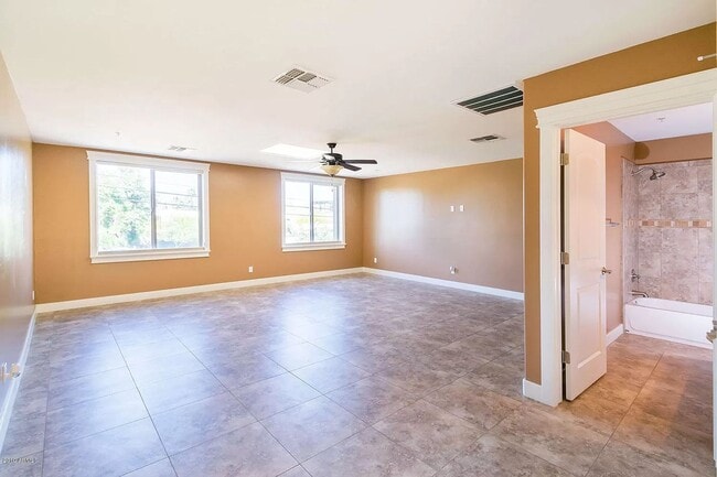 Building Photo - 3 Bed | 3.5 Bath - Biltmore Luxury Townhomes