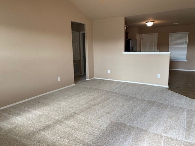 Building Photo - Super Cute Home in SW Bentonville!
