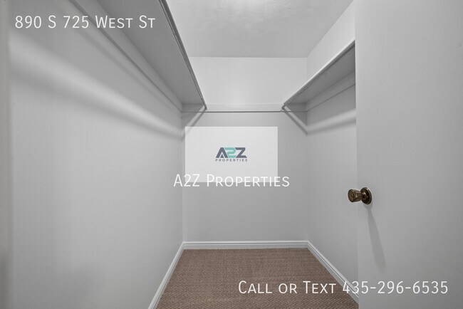 Building Photo - 890 S 725 W St