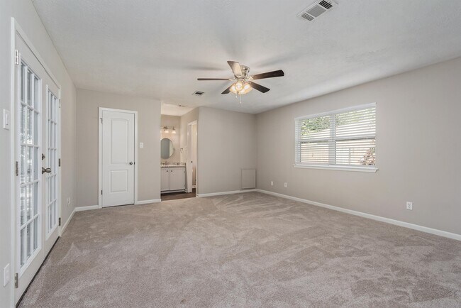 Building Photo - 3408 Dallis Dr