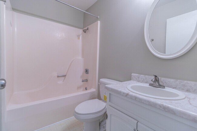 Building Photo - 1655 W Amos Dr